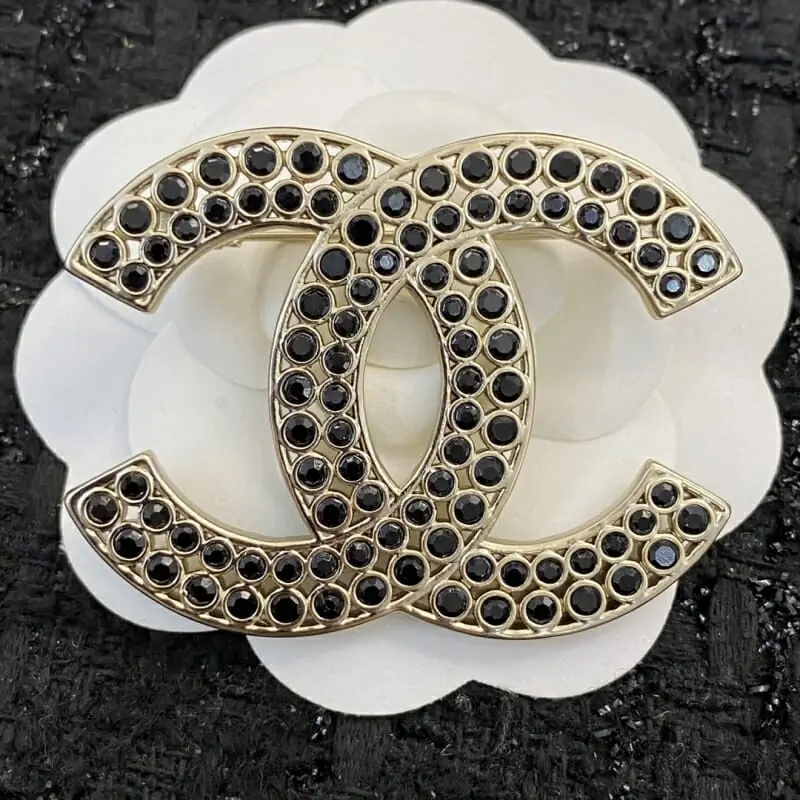 chanel brooches  pour femme s_12341a52